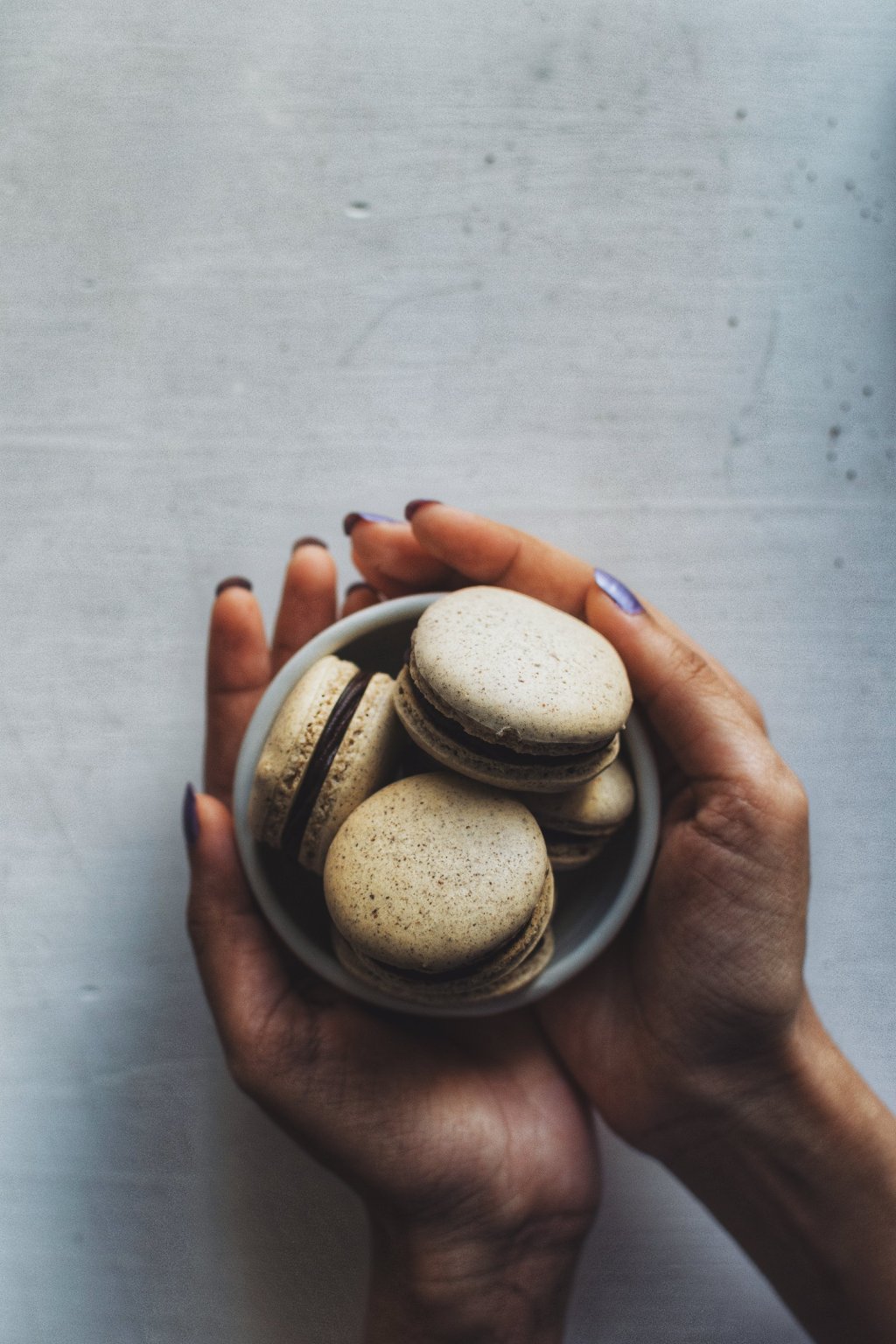Cookies and Cream Macarons (Oreo&nbsp;Macarons)