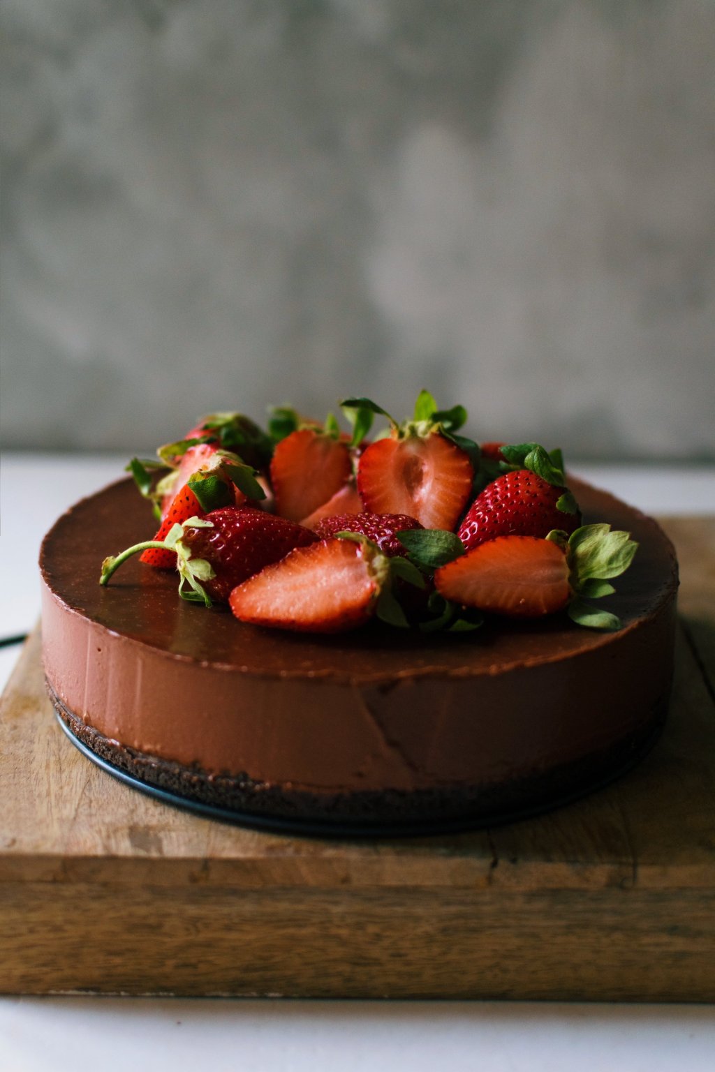 No-bake Chocolate and Strawberry Cheesecake